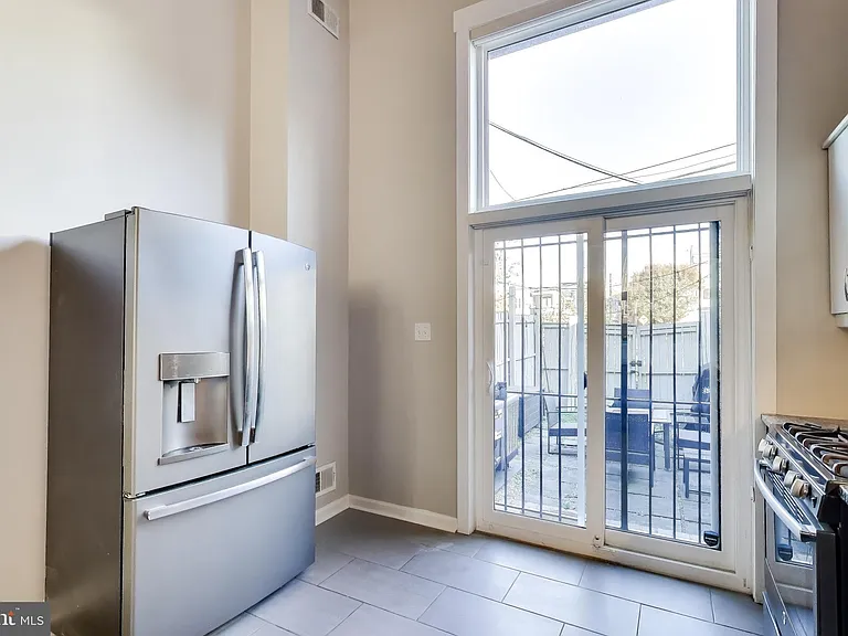 1238 Linden Pl NE — Photo 11