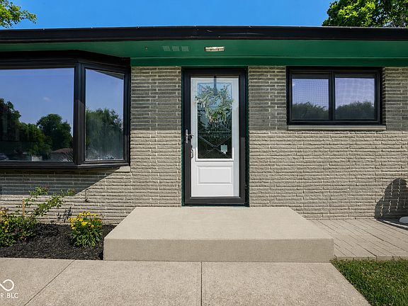 3rd image of 11638 Peacock Ct
