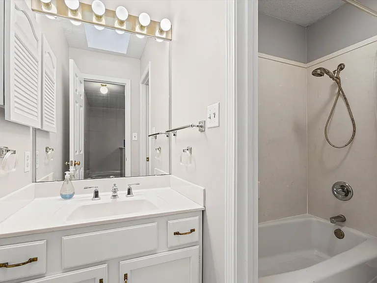 6637 Jackson Sq #B2 — Photo 16