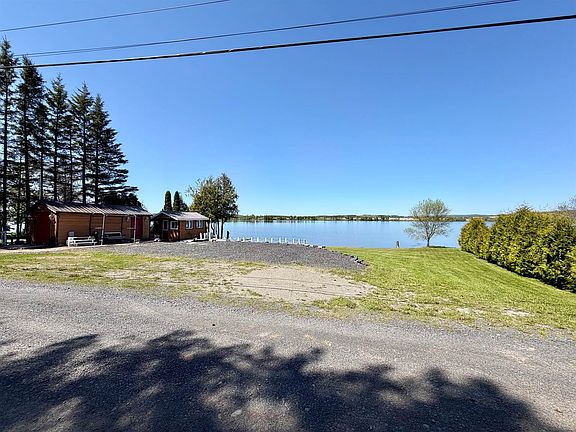 2nd image of 173 Lake Shore Rd