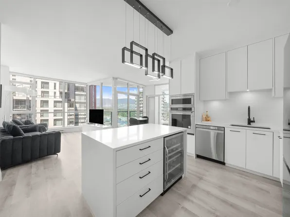 1189 Melville St #2201, Vancouver, BC V6E 4T8