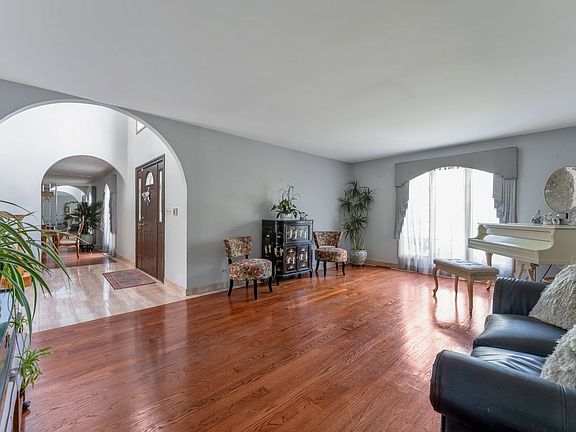 4th image of 2135 Phillips Dr