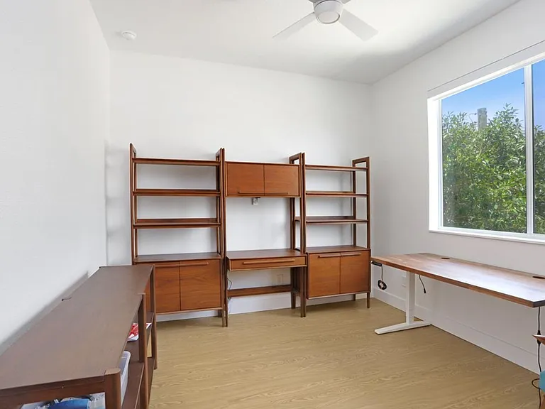 1326 W Fig St — Photo 31