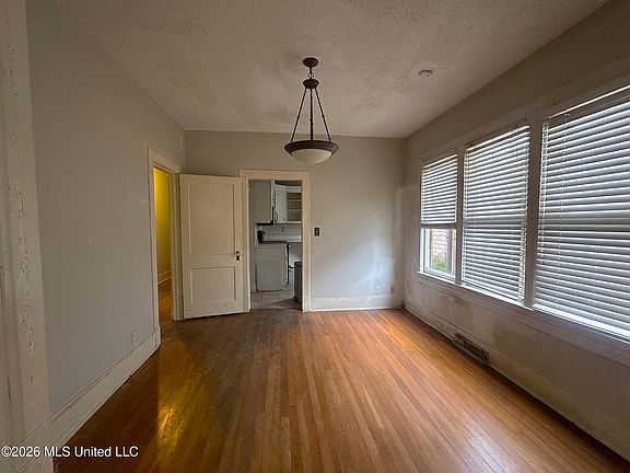 5th image of 627 Mohawk Ave