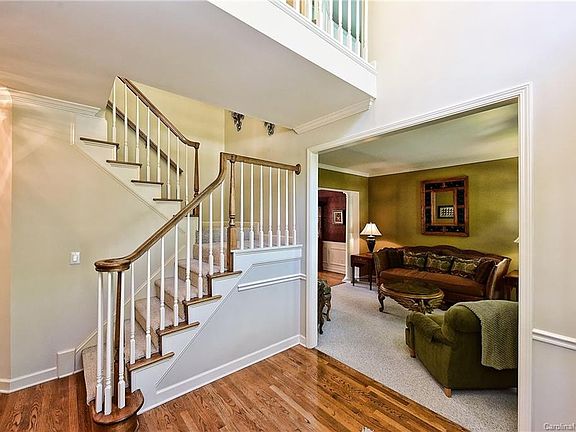 2nd image of 2924 Savannah Hills Dr