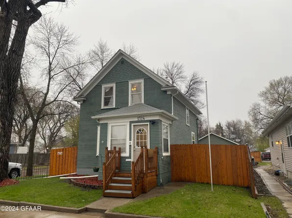 1324 6th Ave N, Grand Forks, ND 58203