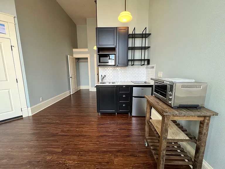 307 N Pearl St — Photo 5