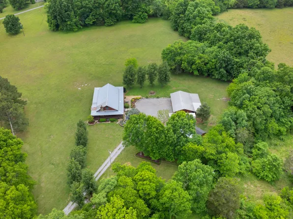 990 Bugscuffle Rd, Wartrace, TN 37183