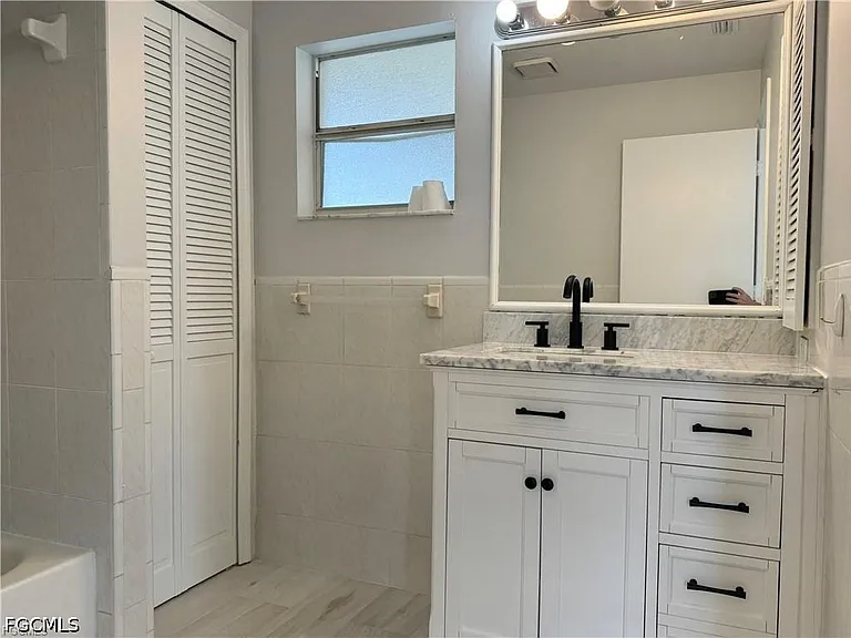 1203 SW 34th St — Photo 20
