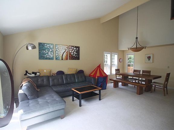 2nd image of 15801 NE 27th Pl
