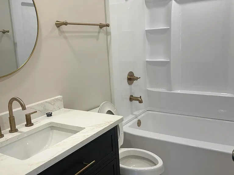 909 E Irvine St — Photo 15