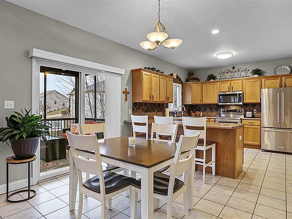 5th image of 105 Jacqueline Dr
