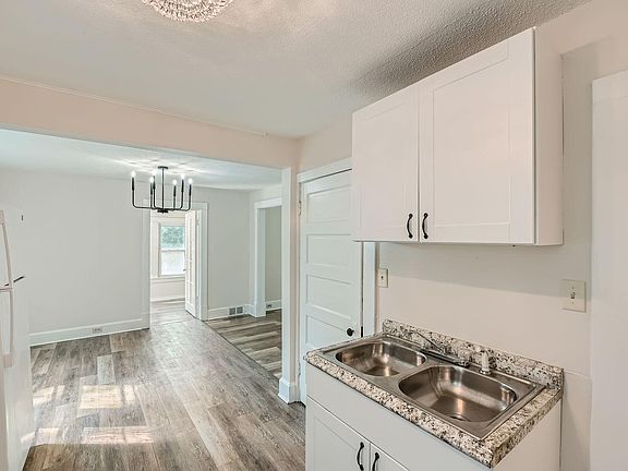5th image of 3022 Humboldt Ave N