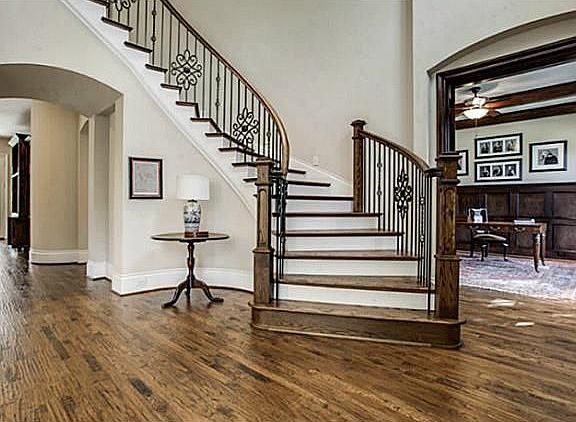 3rd image of 3843 Meadowdale Ln