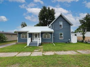 304 E Oak St, Angola, IN 46703