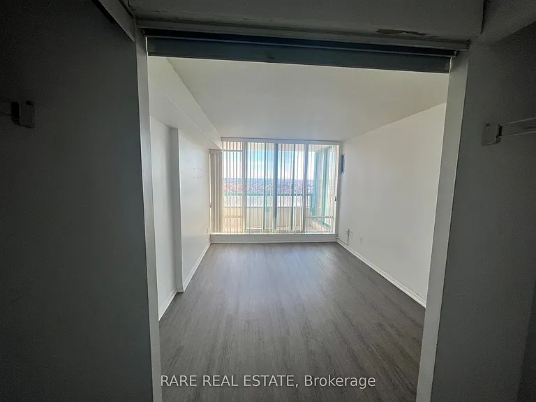 550 Webb Dr #905 — Photo 13