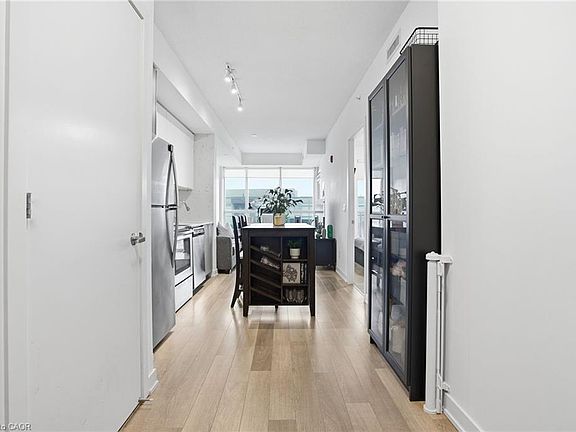 5th image of 5240 Dundas St #B418