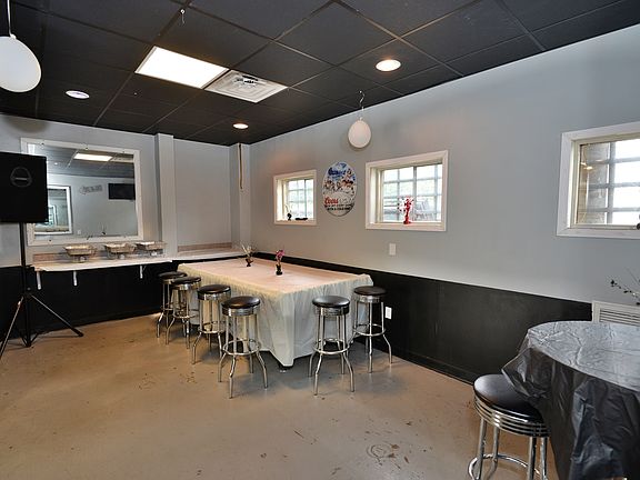 2nd image of 2805 Indiana Ave
