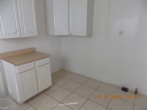 3rd image of 15818 Biltmore St