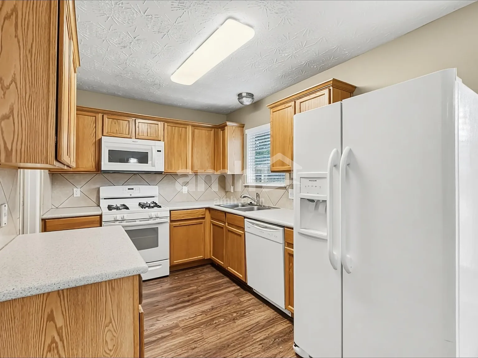 4 bed, 3.0 bath, 1971 sqft, $1,860 — Photo 3