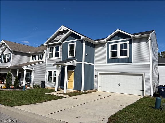 2nd image of 473 Auld Farm Cir