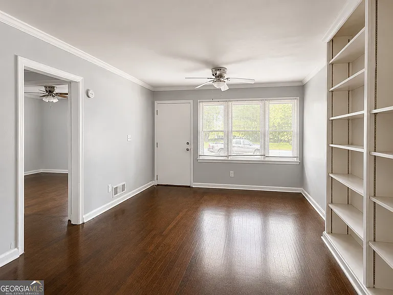 147 Burnside St #3 — Photo 5