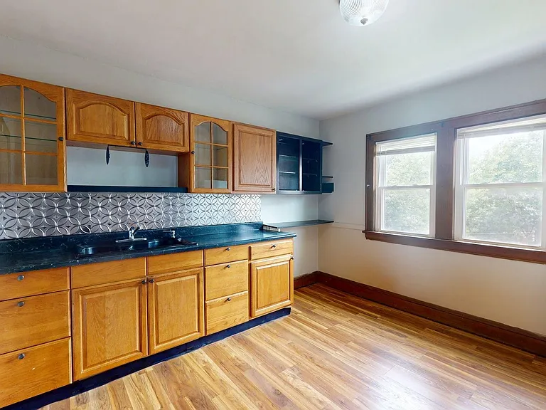 9715 Plymouth Ave — Photo 8
