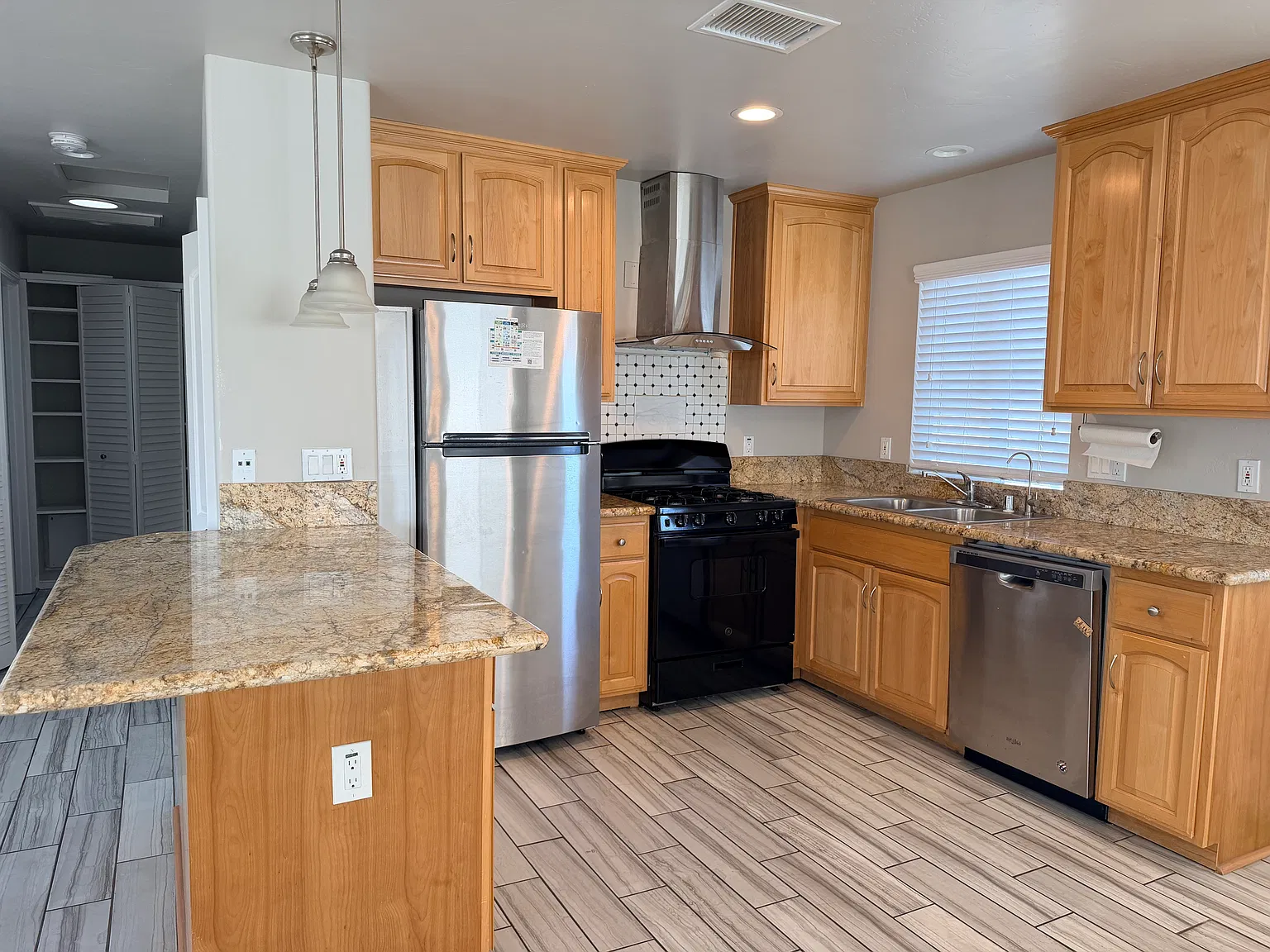 2 bed, 1098 sqft, $3,250 — Photo 1