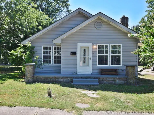 116 S 3rd St, Stilwell, OK 74960