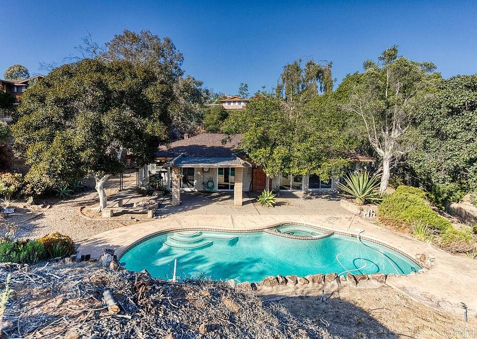 2nd image of 4330 Avenida Gregory