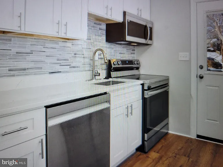 10404 Insley St — Photo 5
