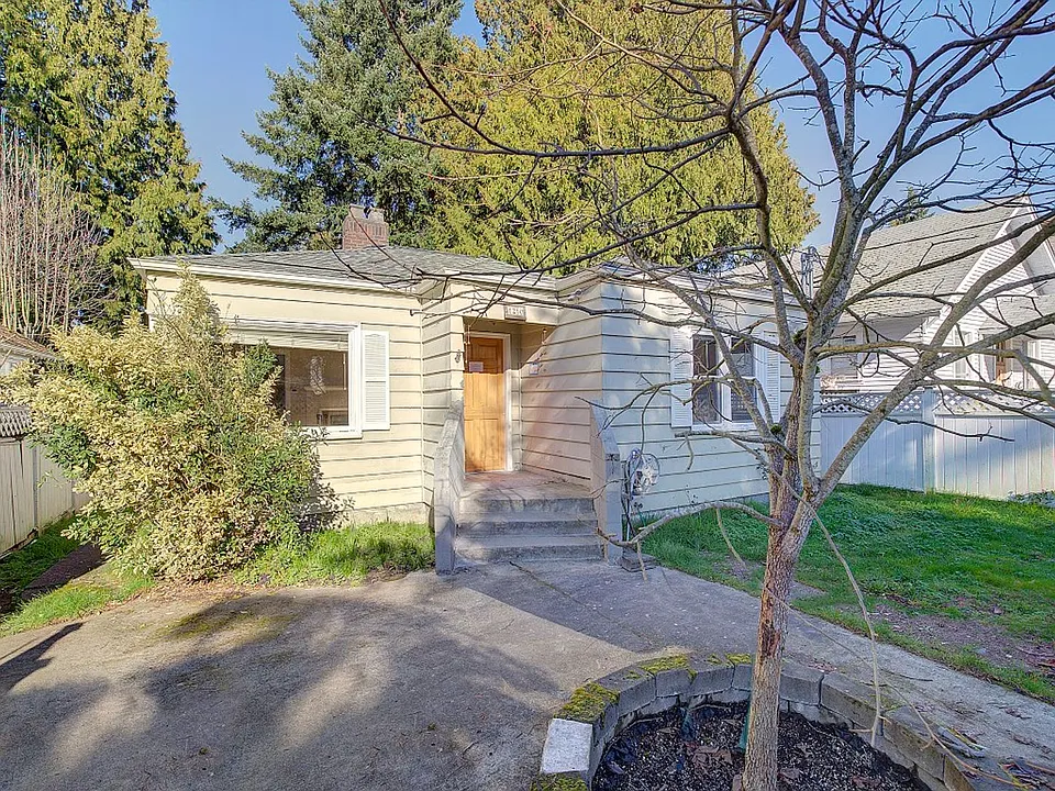 1210 NE 95th St
