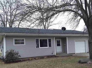 811 E Howard St, Manchester, IA 52057
