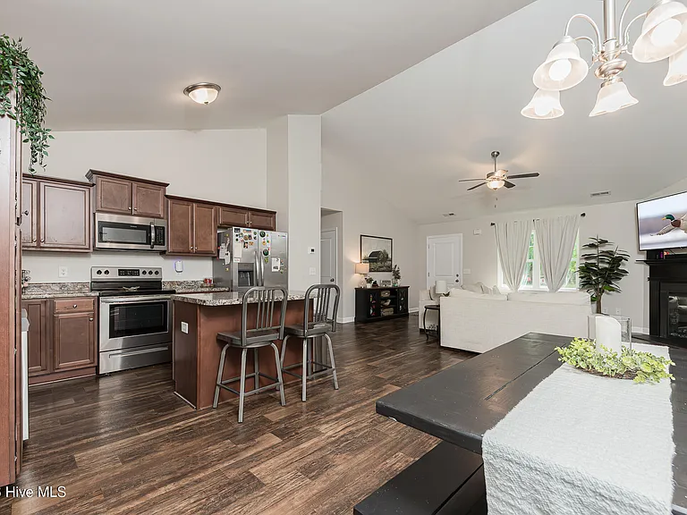 137 Wilburne Dr — Photo 14