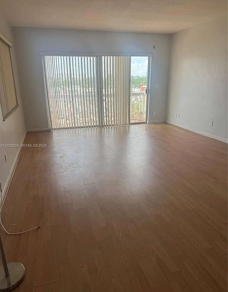 Summit Condo — Photo 2