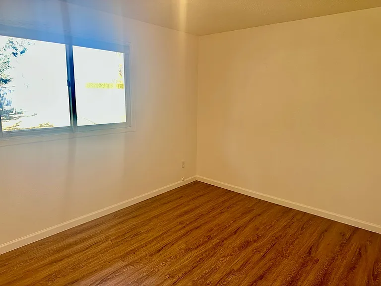 11409 N Guinevere Dr — Photo 11