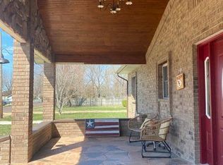 518 S Elm St, Mountain Grove, MO 65711