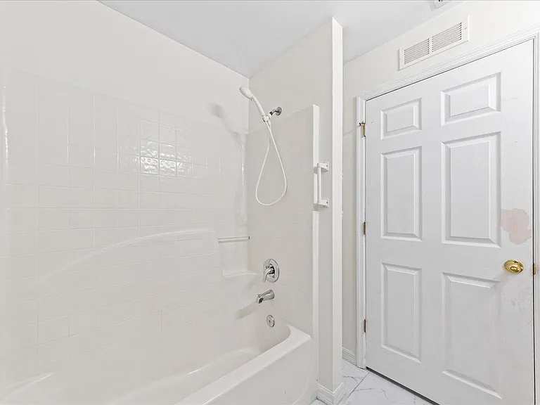 2165 Redwood Cir NE — Photo 6