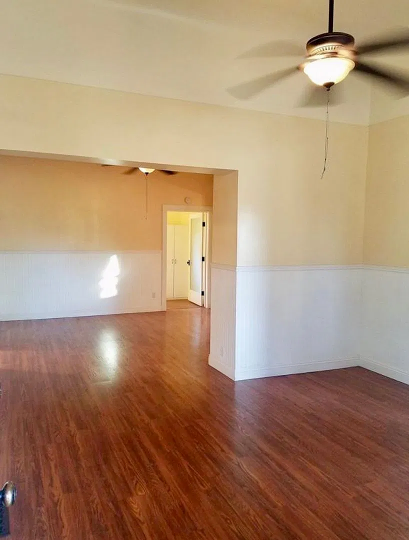 Downtown Charmer 4 Bedroom 2 Bath Single Family Home — Photo 4
