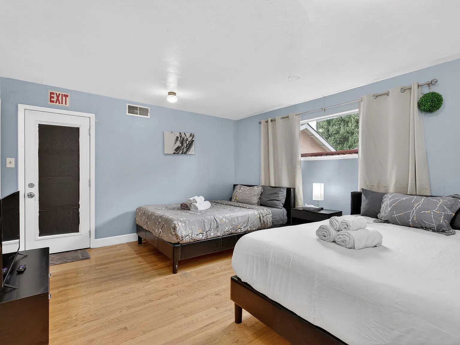 4 bed, 1641 sqft, $5,300 — Photo 3