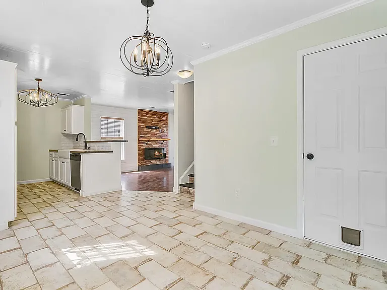236 Emerald Isle Dr — Photo 15