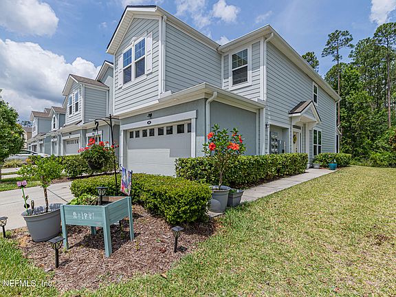 3rd image of 385 RICHMOND Drive