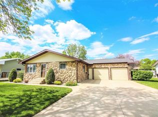 409 17th Ave SE, Minot, ND 58701