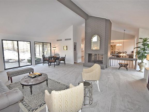 5th image of 435 Chandler Dr #4