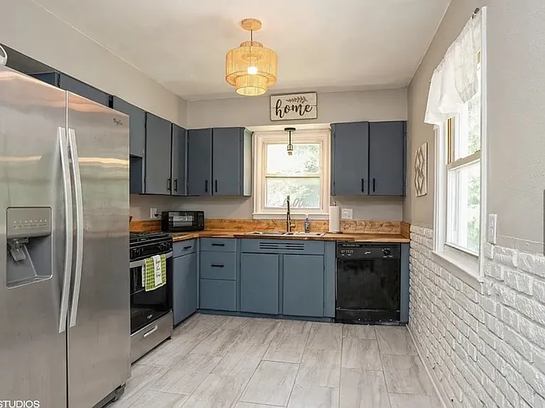 6112 SW 19th St — Photo 4