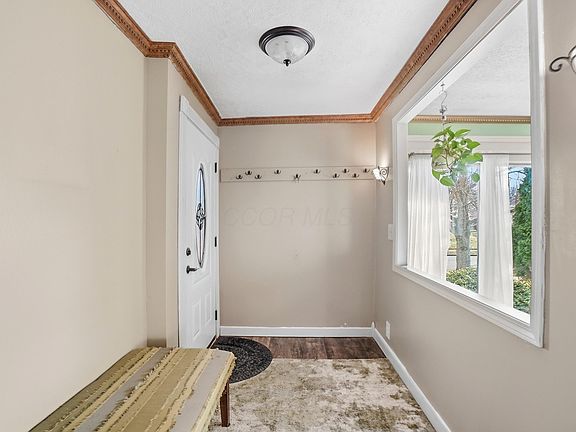 3rd image of 300 Dunbarton Rd