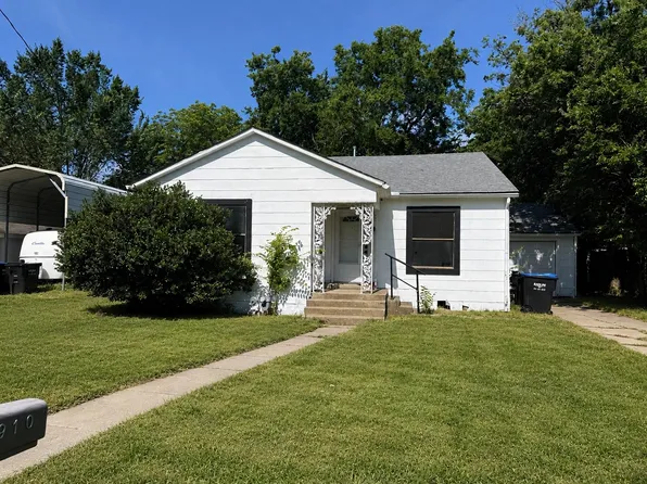 3910 Johnson St, Greenville, TX 75401