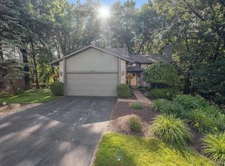 12496 Windcliff Dr, Davisburg, MI 48350