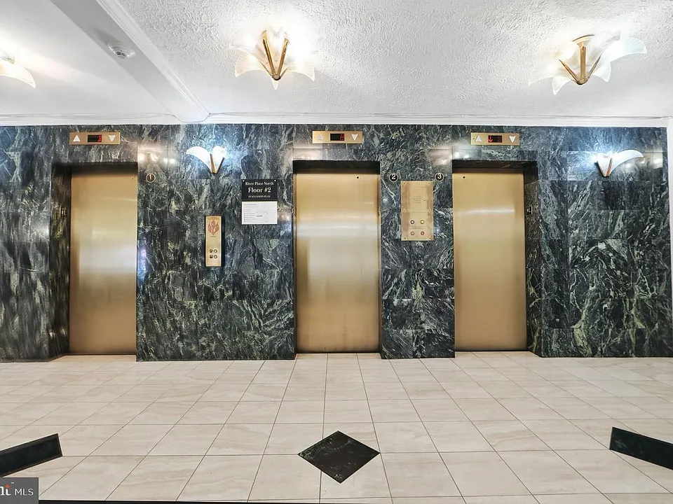 1121 Arlington Blvd #247