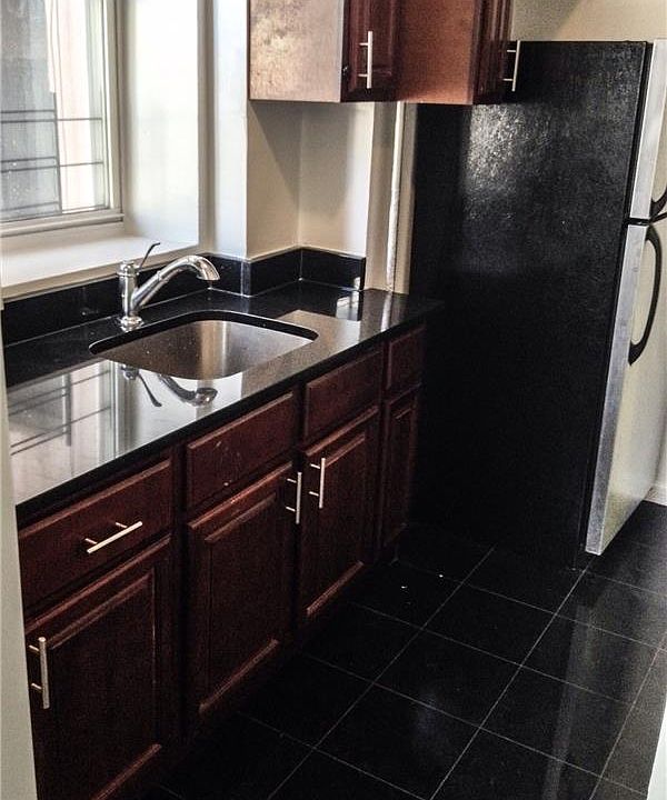 1st image of 904 Hancock St APT 4
